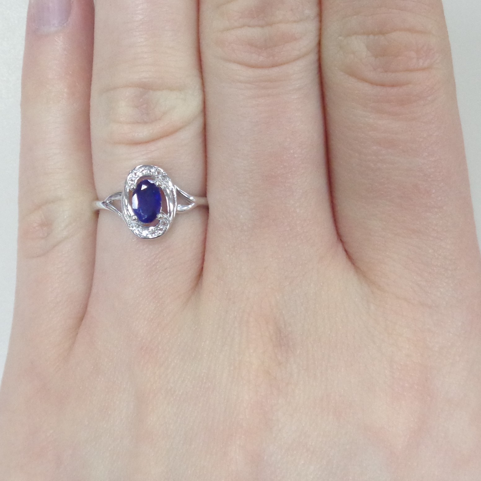 Серебряное кольцо с сапфиром